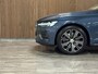 Volvo V60 T5 Aut. Inscription | Trekhaak | Stoelventilatie | 360° Camera | Schuifdak | Head-Up Display | Polestar Engineered | Harman Kardon | Adaptieve Cruise Control | Standkachel met Volvo On Call App | Stoelverwarming voor+achter | Stuurwielverwarming | Pilot Assist | BLIS Dode Hoek Detectie | Elektrische voorstoelen geheugen | Nappa lederen bekleding | Zitting verlenging voorstoelen | Elektrisch verstelbare zijwangen voor | Parkeersensoren achter | 18 Inch | Automatisch dimmende binnen en buitenspiegels | Privacy Glass | Elektrisch bedienbare achterklep | DAB Radio | Apple Carplay/Android Auto | Volvo On Call met mobiele App functie | Denim Blue Metallic |