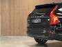 Volvo XC90 T8 AWD Recharge Ultimate Dark Long Range | Stoelventilatie | 360° Camera | Head-Up Display | Harman Kardon | Stoelmassage | 455pk | Schuifdak | Google Infotainment | Adaptieve Cruise Control | Stoelverwarming voor+achter | Stuurwielverwarming | Standkachel met Volvo On Call App | Full LED meesutende koplampen | Pilot Assist | BLIS Dode Hoek Detectie | Elektrische voorstoelen geheugen | Nappa lederen bekleding | Zitting verlenging voorstoelen | Lederen dashboard | Alcantara hemelbekleding | Lederen handgrepen en zonnekleppen | 20 inch | Keyless Drive | Parkeersensoren voor+achter | Privacy Glass | Elektrisch beidenbare achterklep | Geïntegreerd kinderzitje achterin | Geïntegreerde zongordijnen achterportieren | Verlichte instaplijsten | 7-Persoons | 4-Zone Climate Control | DAB Radio | Apple Carplay/Android Auto | Draadloos telefoon opladen | Volvo On Call met mobiele App functie | Onyx Black Metallic |