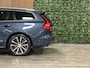 Volvo V60 T6 AWD Recharge Inscription | Schuifdak | Adaptieve Cruise Control | Stoel en Stuurwielverwarming | Pilot Assist | Parkeercamera | 18 Inch | Keyless Drive | Parkeersensoren voor+achter | Privacy Glass | Elektrisch bedienbare achterklep | Automatisch dimmende binnen en buitenspiegels | Climate Control L+R | DAB Radio | Apple Carplay/Android Auto | Volvo On Call met mobiele App functie | Denim Blue Metallic |