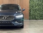 Volvo V60 T6 AWD Recharge Inscription | Schuifdak | Adaptieve Cruise Control | Stoel en Stuurwielverwarming | Pilot Assist | Parkeercamera | 18 Inch | Keyless Drive | Parkeersensoren voor+achter | Privacy Glass | Elektrisch bedienbare achterklep | Automatisch dimmende binnen en buitenspiegels | Climate Control L+R | DAB Radio | Apple Carplay/Android Auto | Volvo On Call met mobiele App functie | Denim Blue Metallic |