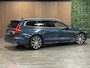 Volvo V60 T6 AWD Recharge Inscription | Schuifdak | Adaptieve Cruise Control | Stoel en Stuurwielverwarming | Pilot Assist | Parkeercamera | 18 Inch | Keyless Drive | Parkeersensoren voor+achter | Privacy Glass | Elektrisch bedienbare achterklep | Automatisch dimmende binnen en buitenspiegels | Climate Control L+R | DAB Radio | Apple Carplay/Android Auto | Volvo On Call met mobiele App functie | Denim Blue Metallic |