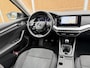 Skoda Octavia Combi 1.0 TSI Business Edition Plus Stuur&stoelverwarming | Elektrisch bedienbare achterklep | Adaptieve cruise control | Grootlicht assistent | DAB | Navigatiesysteem | CarPlay | LED verlichting