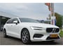 Volvo V60 2.0 T5 250pk Momentum Trekhaak 1800kg wegklapb | Drive modus | Carplay | 18'' LMV | Bordenherkenning | Bochtverlichting | Getint glas