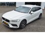 Volvo V60 2.0 T5 250pk Momentum Trekhaak 1800kg wegklapb | Drive modus | Carplay | 18'' LMV | Bordenherkenning | Bochtverlichting | Getint glas
