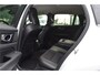 Volvo V60 2.0 T5 250pk Momentum Trekhaak 1800kg wegklapb | Drive modus | Carplay | 18'' LMV | Bordenherkenning | Bochtverlichting | Getint glas
