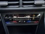 Volkswagen Polo 1.0 TSI Style Navigatie / Parkeersensoren / LED verlichting / 16"LM velgen / App-connect