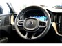 Volvo XC60 2.0 T8 AWD 335kW/456pk Aut8 Plug-in hybrid Ultra Dark PANORAMADAK + HARMAN/KARDON + EL.TREKHAAK + STOELMASSAGE&-KOELING + ADAPT.CRUISE + GOOGLE DASH + HEAD-UP + LANE ASSIST + STOEL-&STUURVERWARMING + 360 CAMERA + PARKSENSOREN V&A + 20" LM-VELGEN!!