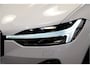 Volvo XC60 2.0 T8 AWD 335kW/456pk Aut8 Plug-in hybrid Ultra Dark PANORAMADAK + HARMAN/KARDON + EL.TREKHAAK + STOELMASSAGE&-KOELING + ADAPT.CRUISE + GOOGLE DASH + HEAD-UP + LANE ASSIST + STOEL-&STUURVERWARMING + 360 CAMERA + PARKSENSOREN V&A + 20" LM-VELGEN!!
