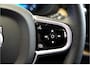 Volvo XC60 2.0 T8 AWD 335kW/456pk Aut8 Plug-in hybrid Ultra Dark PANORAMADAK + HARMAN/KARDON + EL.TREKHAAK + STOELMASSAGE&-KOELING + ADAPT.CRUISE + GOOGLE DASH + HEAD-UP + LANE ASSIST + STOEL-&STUURVERWARMING + 360 CAMERA + PARKSENSOREN V&A + 20" LM-VELGEN!!