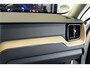 Volvo XC60 2.0 T8 AWD 335kW/456pk Aut8 Plug-in hybrid Ultra Dark PANORAMADAK + HARMAN/KARDON + EL.TREKHAAK + STOELMASSAGE&-KOELING + ADAPT.CRUISE + GOOGLE DASH + HEAD-UP + LANE ASSIST + STOEL-&STUURVERWARMING + 360 CAMERA + PARKSENSOREN V&A + 20" LM-VELGEN!!