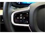 Volvo XC60 2.0 T8 AWD 335kW/456pk Aut8 Plug-in hybrid Ultra Dark PANORAMADAK + HARMAN/KARDON + EL.TREKHAAK + STOELMASSAGE&-KOELING + ADAPT.CRUISE + GOOGLE DASH + HEAD-UP + LANE ASSIST + STOEL-&STUURVERWARMING + 360 CAMERA + PARKSENSOREN V&A + 20" LM-VELGEN!!
