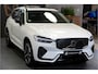 Volvo XC60 2.0 T8 AWD 335kW/456pk Aut8 Plug-in hybrid Ultra Dark PANORAMADAK + HARMAN/KARDON + EL.TREKHAAK + STOELMASSAGE&-KOELING + ADAPT.CRUISE + GOOGLE DASH + HEAD-UP + LANE ASSIST + STOEL-&STUURVERWARMING + 360 CAMERA + PARKSENSOREN V&A + 20" LM-VELGEN!!