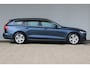 Volvo V60 2.0 B3 Momentum Business | Trekhaak | Navigatie | Cruise control adaptief | LED koplampen | Climate control | Keyless |