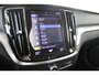 Volvo V60 2.0 B3 Momentum Business | Trekhaak | Navigatie | Cruise control adaptief | LED koplampen | Climate control | Keyless |