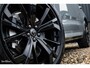 Volvo XC60 2.0 T8 Plug-in hybrid AWD Plus Black Edition Long Range | Zwenkbare trekhaak | Harman Kardon | Adaptieve cruise | Panorama dak | Nieuw |