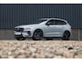 Volvo XC60 2.0 T8 Plug-in hybrid AWD Plus Black Edition Long Range | Zwenkbare trekhaak | Harman Kardon | Adaptieve cruise | Panorama dak | Nieuw |