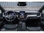 Volvo XC60 2.0 T8 Plug-in hybrid AWD Plus Black Edition Long Range | Zwenkbare trekhaak | Harman Kardon | Adaptieve cruise | Panorama dak | Nieuw |