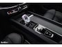 Volvo XC60 2.0 T8 Plug-in hybrid AWD Plus Black Edition Long Range | Zwenkbare trekhaak | Harman Kardon | Adaptieve cruise | Panorama dak | Nieuw |
