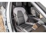 Volvo XC60 2.0 T8 Plug-in hybrid AWD Plus Black Edition Long Range | Zwenkbare trekhaak | Harman Kardon | Adaptieve cruise | Panorama dak | Nieuw |