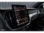 Volvo XC60 2.0 T8 Plug-in hybrid AWD Plus Black Edition Long Range | Zwenkbare trekhaak | Harman Kardon | Adaptieve cruise | Panorama dak | Nieuw |
