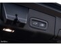 Volvo XC60 2.0 T8 Plug-in hybrid AWD Plus Black Edition Long Range | Zwenkbare trekhaak | Harman Kardon | Adaptieve cruise | Panorama dak | Nieuw |