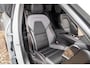 Volvo XC60 2.0 T8 Plug-in hybrid AWD Plus Black Edition Long Range | Zwenkbare trekhaak | Harman Kardon | Adaptieve cruise | Panorama dak | Nieuw |