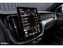 Volvo XC60 2.0 T8 Plug-in hybrid AWD Plus Black Edition Long Range | Zwenkbare trekhaak | Harman Kardon | Adaptieve cruise | Panorama dak | Nieuw |