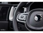 Volvo XC60 2.0 T8 Plug-in hybrid AWD Plus Black Edition Long Range | Zwenkbare trekhaak | Harman Kardon | Adaptieve cruise | Panorama dak | Nieuw |