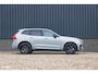 Volvo XC60 2.0 T8 Plug-in hybrid AWD Plus Black Edition Long Range | Zwenkbare trekhaak | Harman Kardon | Adaptieve cruise | Panorama dak | Nieuw |