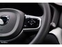 Volvo XC60 2.0 T8 Plug-in hybrid AWD Plus Black Edition Long Range | Zwenkbare trekhaak | Harman Kardon | Adaptieve cruise | Panorama dak | Nieuw |