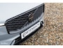 Volvo XC60 2.0 T8 Plug-in hybrid AWD Plus Black Edition Long Range | Zwenkbare trekhaak | Harman Kardon | Adaptieve cruise | Panorama dak | Nieuw |