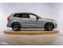 Volvo XC60 2.0 T8 Plug-in hybrid AWD Plus Black Edition Long Range | Zwenkbare trekhaak | Harman Kardon | Adaptieve cruise | Panorama dak | Nieuw |