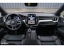 Volvo XC60 2.0 T8 Plug-in hybrid AWD Plus Black Edition Long Range | Zwenkbare trekhaak | Harman Kardon | Adaptieve cruise | Panorama dak | Nieuw |