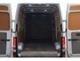 Volkswagen Crafter 35 2.0 TDI L3H3 Highline 3-Zits, Airco, Camera, Cruise, Apple Carplay, Verwarmde Voorruit, Trekhaak
