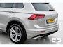Volkswagen Tiguan 2.0 TSI 4MOTION 220PK R-Line | Pano | HUD | Dynaudio | Leder | Stoelverwarming | 360 camera | Lane/Park/Light Assist |  Vol |