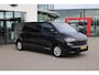 Volkswagen Transporter 2.0 TDI L2H1 30 Bulli 150PK / 110kW, Dodehoekdetectie (side assist), adaptieve cruise control (acc), rondomzichtcamera (area view), achteruitrijcamera (rear view), parkeersensoren voor en achter (pdc), verwarmbare voorstoelen, DAB+, draadloos Apple Carplay & Android Auto, LED Matrix koplampen (IQ.Lights), 2-zone climatronic, draadloze telefoonlader, elektrisch verstel-, verwarm- en inklapbare buitenspiegels, navigatie, 17" 'Le Mans' LMV, keyless go & entry etc.
