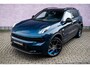 Lynk & Co 01 Plug-in Hybrid | 360 camera | Panoramadak | Adaptive cruise control | Zwarte hemelbekleding | Rolhoes | 20" velgen | Apple Carplay / Android Auto | Navigatie |