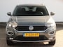 Volkswagen T-Roc 1.5 TSI Sport | Trekhaak | All-Season | Navigatie | Elektrische Klep | Dodehoeksensoren | Stoelverwarming | Adaptive Cruise | Parkeersensoren |