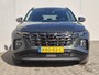 Hyundai Tucson 1.6 T-GDI MHEV Comfort Smart Handgeschakeld / Fabrieksgarantie tot 01-2027 / Dealer onderhouden / Elektrische klep / Stuur- en stoelverwarming / Apple Carplay Android / Navigatie / Trekgewicht 1.650 kg / Achteruitrijcamera / Draadloze telefoon lader / Cruise control / Keyless Entry/Start /