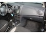Dacia Sandero 0.9-90pk TCe Stepway Lauréate. Keurige goed onderhouden Dacia. Afkomstig van 1e eig. ! Slechts 91.500km ! Airco, cruise control, navigatie, telefoonvoorb., parkeersensoren achter, dakrails etc.