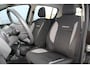 Dacia Sandero 0.9-90pk TCe Stepway Lauréate. Keurige goed onderhouden Dacia. Afkomstig van 1e eig. ! Slechts 91.500km ! Airco, cruise control, navigatie, telefoonvoorb., parkeersensoren achter, dakrails etc.