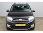 Dacia Sandero 0.9-90pk TCe Stepway Lauréate. Keurige goed onderhouden Dacia. Afkomstig van 1e eig. ! Slechts 91.500km ! Airco, cruise control, navigatie, telefoonvoorb., parkeersensoren achter, dakrails etc.