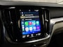 Volvo V60 2.0 B3 Inscription 163Pk Automaat (APPLE CARPLAY, LEDER, STUUR/STOELVERWARMING, CAMERA, TREKHAAK, SPORTSTOELEN, KEYLESS, ADAPTIVE CRUISE, NIEUWSTAAT)