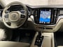 Volvo V60 2.0 B3 Inscription 163Pk Automaat (APPLE CARPLAY, LEDER, STUUR/STOELVERWARMING, CAMERA, TREKHAAK, SPORTSTOELEN, KEYLESS, ADAPTIVE CRUISE, NIEUWSTAAT)