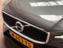 Volvo V60 2.0 B3 Inscription 163Pk Automaat (APPLE CARPLAY, LEDER, STUUR/STOELVERWARMING, CAMERA, TREKHAAK, SPORTSTOELEN, KEYLESS, ADAPTIVE CRUISE, NIEUWSTAAT)
