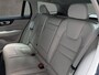 Volvo V60 2.0 B3 Inscription 163Pk Automaat (APPLE CARPLAY, LEDER, STUUR/STOELVERWARMING, CAMERA, TREKHAAK, SPORTSTOELEN, KEYLESS, ADAPTIVE CRUISE, NIEUWSTAAT)