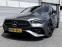 Mercedes-Benz CLA 180 Star Edition AMG | Night Pakket | Panoramadak | Bruin Interieur | Dodehoekassistent | Apple CarPlay | Android Auto | Sfeerverlichting | Stoelverwarming | Parkeersensoren | Achteruitrijcamera | Elektrisch Inklapbare Buitenspiegels