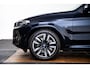BMW iX3 Executive 80 kWh Driving Assistant Professional - Comfort Access - Elektrisch verwarmde voorstoelen - Sportstoelen - Parking Pack - Automatisch dimmende binnenspiegel - Adaptief onderstel -