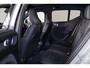 Volvo XC40 Extended Range Ultimate 82 kWh - IntelliSafe Assist & Surround - 360º Camera - Harman/Kardon audio - Verwarmde voorstoelen & stuur - Parkeersensoren voor & achter - Elektr. bedienb. voorstoelen met geheugen links - Draadloze tel. lader - Warmtepomp - Extra getint glas - Elektr. inklapbare trekhaak - 20' LMV