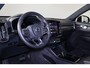 Volvo XC40 Extended Range Ultimate 82 kWh - IntelliSafe Assist & Surround - 360º Camera - Harman/Kardon audio - Verwarmde voorstoelen & stuur - Parkeersensoren voor & achter - Elektr. bedienb. voorstoelen met geheugen links - Draadloze tel. lader - Warmtepomp - Extra getint glas - Elektr. inklapbare trekhaak - 20' LMV
